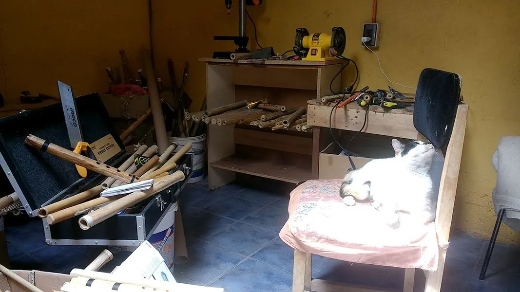 Proceso de construcción artesanal de una quena