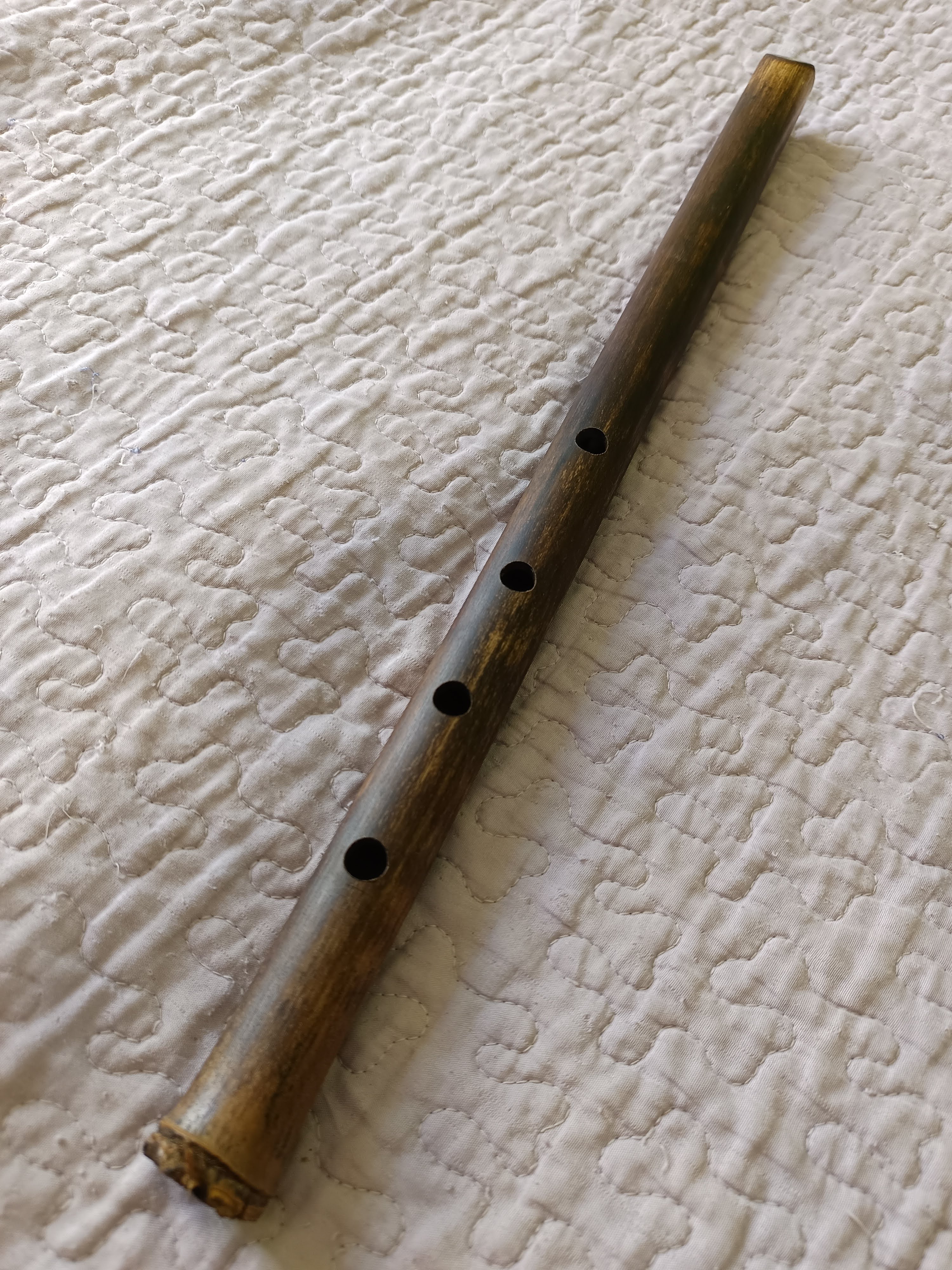 Flauta pentatónica tipo shakuhachi.